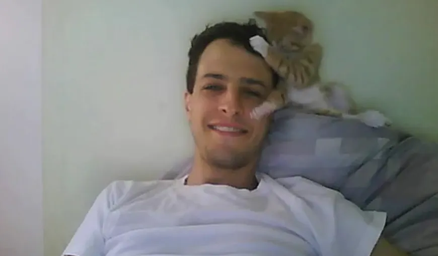 Un bărbat şi o pisică au cucerit inimile femeilor, pe YouTube VIDEO