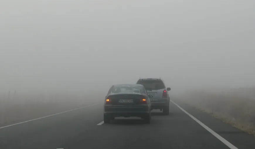 Infotrafic: Ceaţă densă pe mai multe drumuri naţionale din întreaga ţară