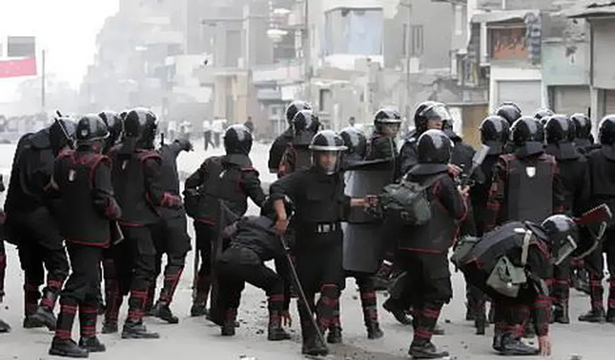 Şapte protestatari au murit după ce poliţia a intervenit în Piaţa Tahrir din Cairo