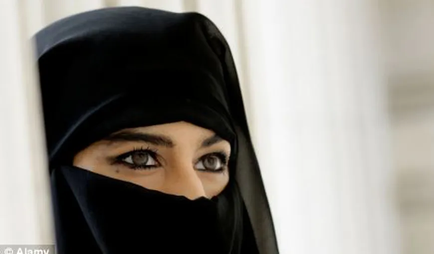 Femeile saudite cu ochi „seducători” ar putea fi forţate să-i acopere