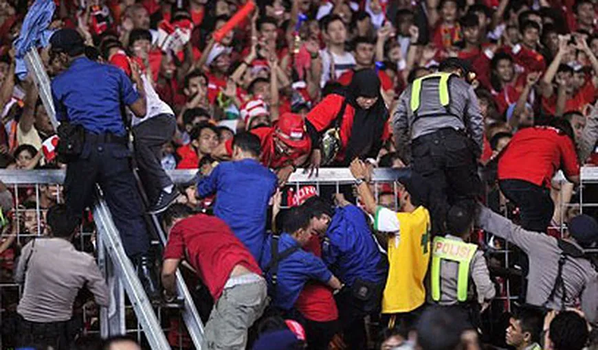 Tragedie pe stadion. Doi morţi la o finală, în Indonezia VIDEO