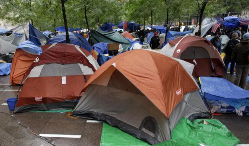 Sute de studenţi care susţin mişcarea „Occupy Wall Street” au instalat corturi la Harvard