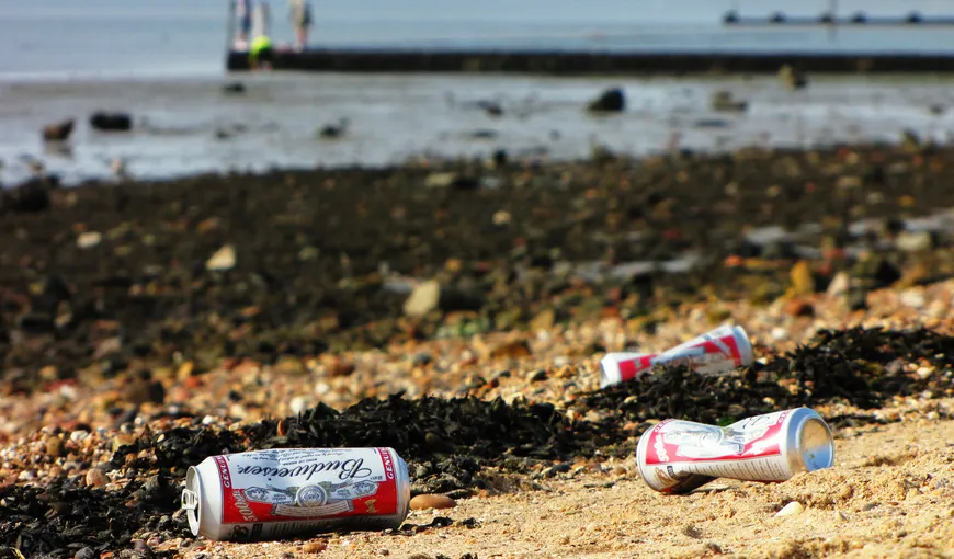 50 de plaje britanice, în pericol de a se „scufunda” în gunoaie