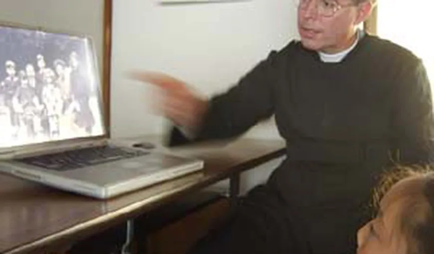 Preoţii îi vor învăţa pe enoriaşi cum se foloseşte computerul