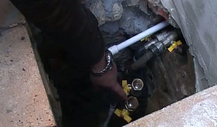 Incredibil! O familie din Constanţa a furat apă caldă timp de 20 de ani VIDEO