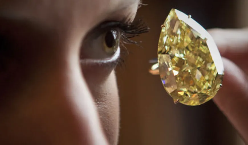 Cel mai mare diamant galben din lume, vândut cu peste 12,3 milioane de dolari VIDEO