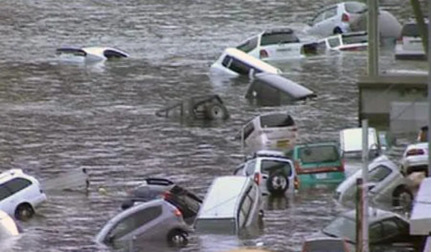 Video incredibil: Cum se vede tsunami din Japonia filmat din maşină