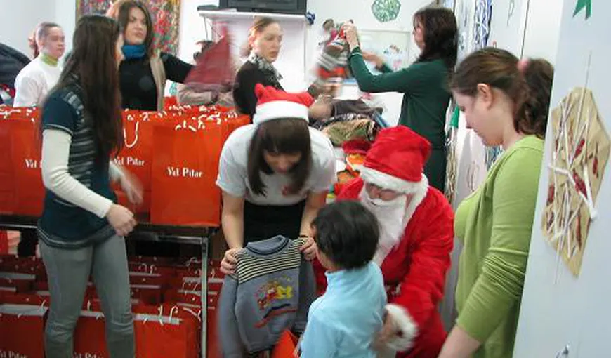 Jucării şi rechizite de Crăciun pentru copiii din Botoşani