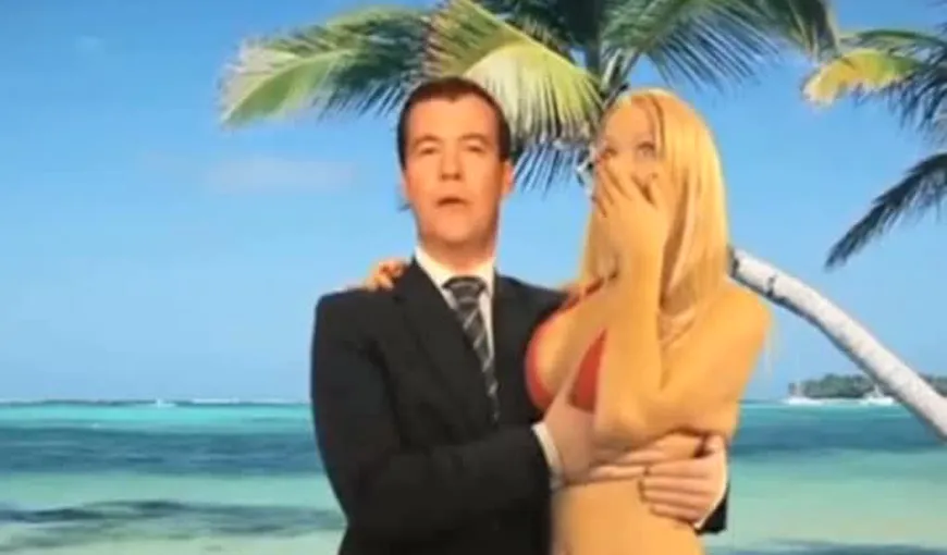 Dmitri Medvedev pipăie o blondă într-o reclamă VIDEO