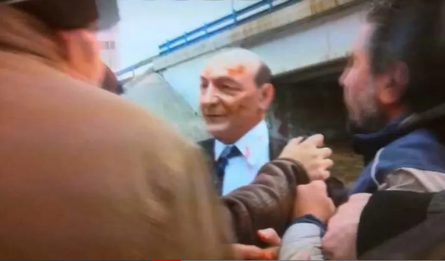 Film cu Băsescu bătut la Doljeşti, pe Youtube