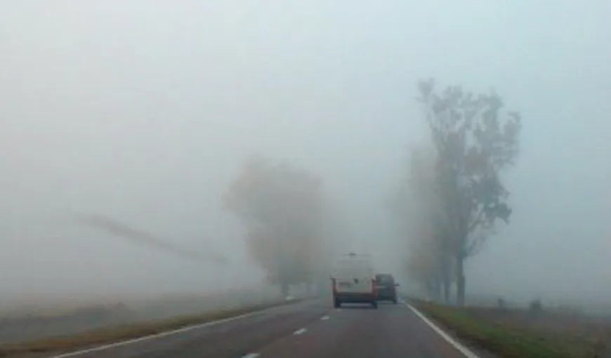 Avertizare! Ceaţă densă pe mai multe drumuri din ţară. Vezi unde se circulă cu dificultate