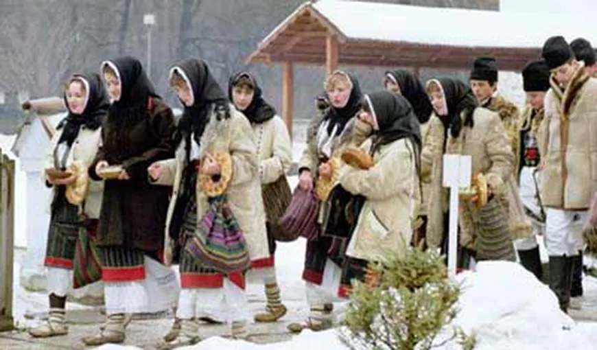 Tradiţii de Crăciun: Ritualul sacrificării porcului şi colindele, obiceiuri vechi în Bucovina