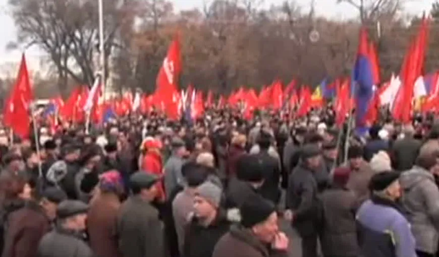 Chişinău: 15.000 de simpatizanţi comunişti au cerut demisia Guvernului VIDEO