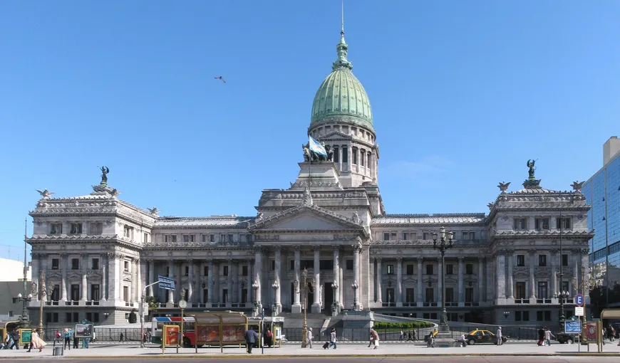 Parlamentul argentinian, asaltat de manifestanţi furioşi VIDEO