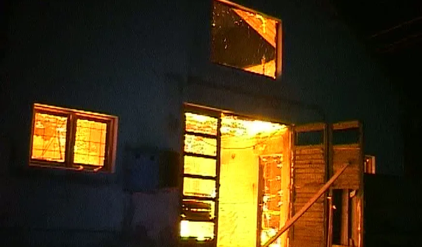 Un incendiu a mistuit o fabrică de mobilă din Harghita VIDEO