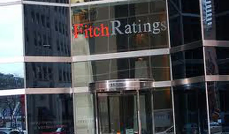Fitch a retrogradat cea mai mare bancă italiană, Unicredit