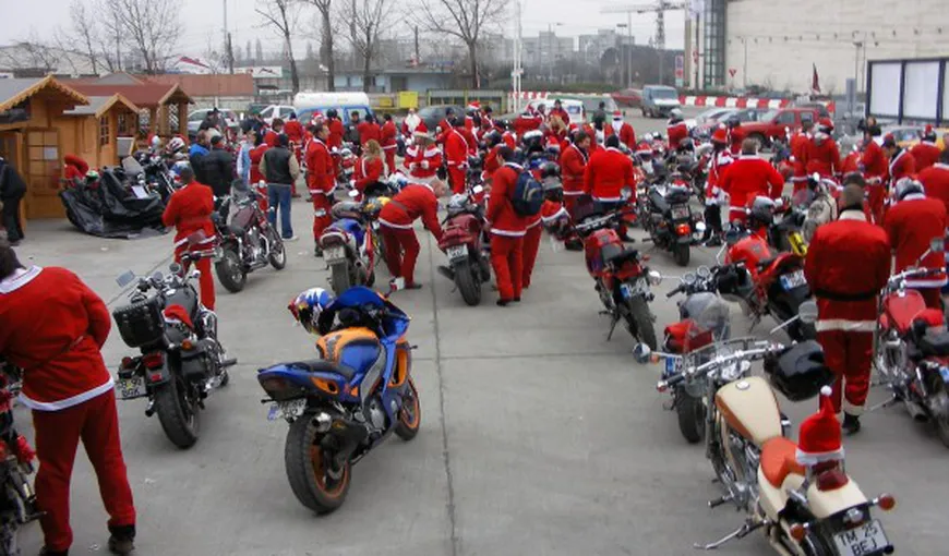 Moş Crăciun vine cu motocicleta