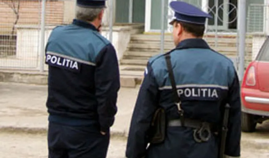 Doi poliţişti din Gorj, surprinşi la pariuri în timpul serviciului, au primit mustrare scrisă