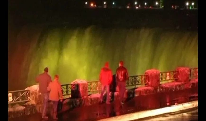 Cascada Niagara, iluminată feeric pentru Sărbători VIDEO