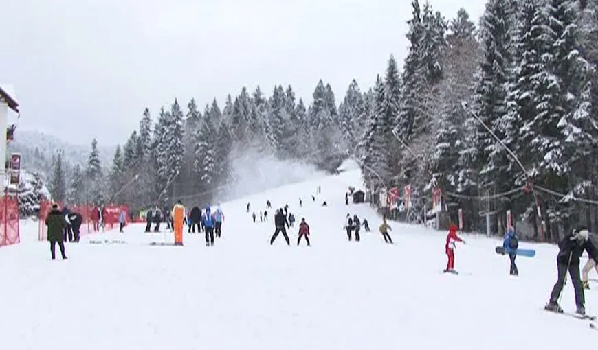 Turiştii au luat cu asalt pârtiile de schi, la Predeal VIDEO