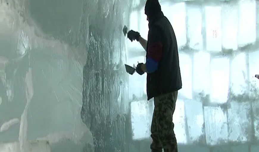 Se ridică hotelul de gheaţă de la Bâlea Lac VIDEO