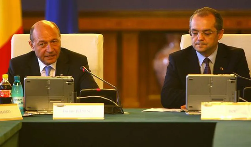 Băsescu s-a „consultat” cu miniştrii. A ţinut un discurs şi a plecat