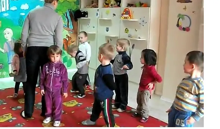 VIDEO Copil bătut la grădiniţă de educatoare în timpul orelor de dans