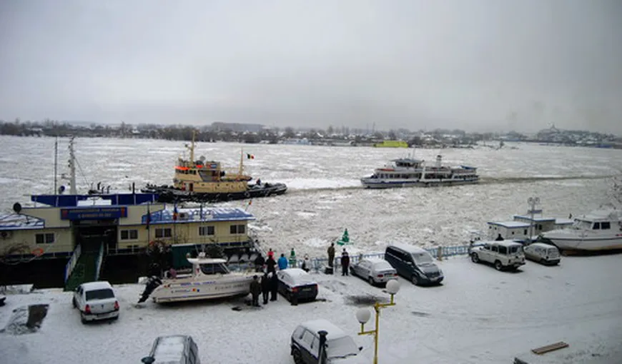 Trei ambarcaţiuni s-au scufundat în portul Tulcea, din cauza zăpezii