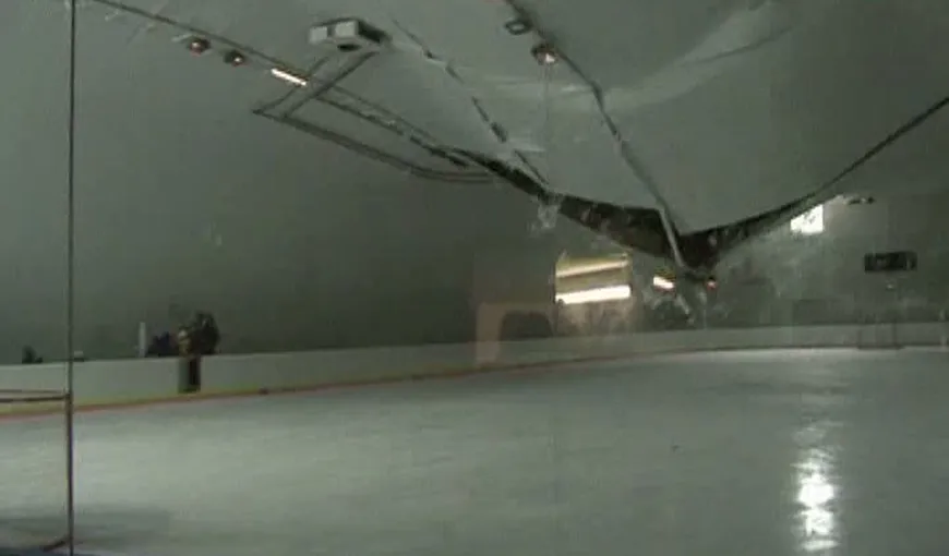 Acoperişul unui patinoar din Slovacia s-a prăbuşit peste o echipă de hochei – VIDEO