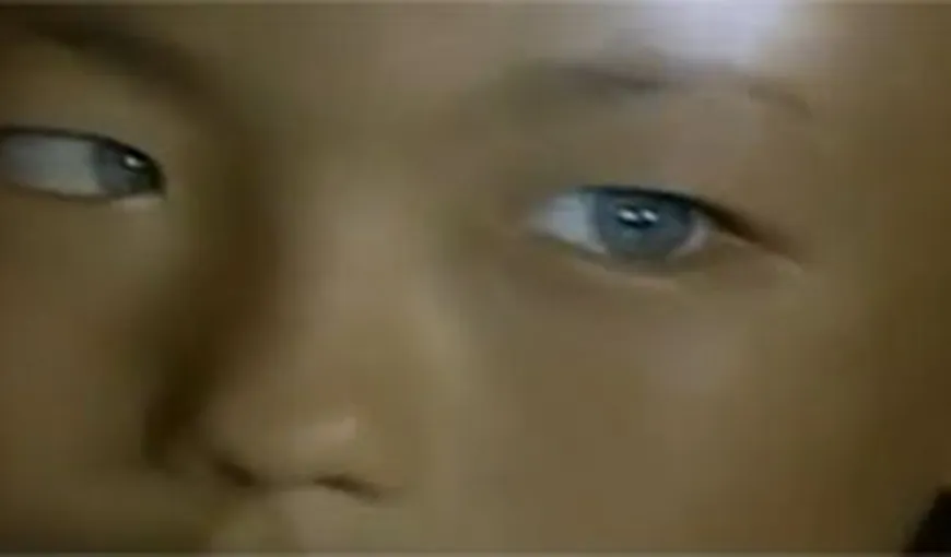 INCREDIBIL Un băieţel din China poate vedea perfect şi în întuneric. El are ochi de pisică
