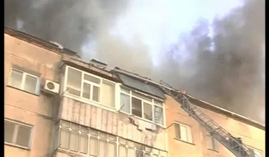 Incendiu puternic la un bloc din Eforie Nord, soldat cu moartea unei persoane VIDEO