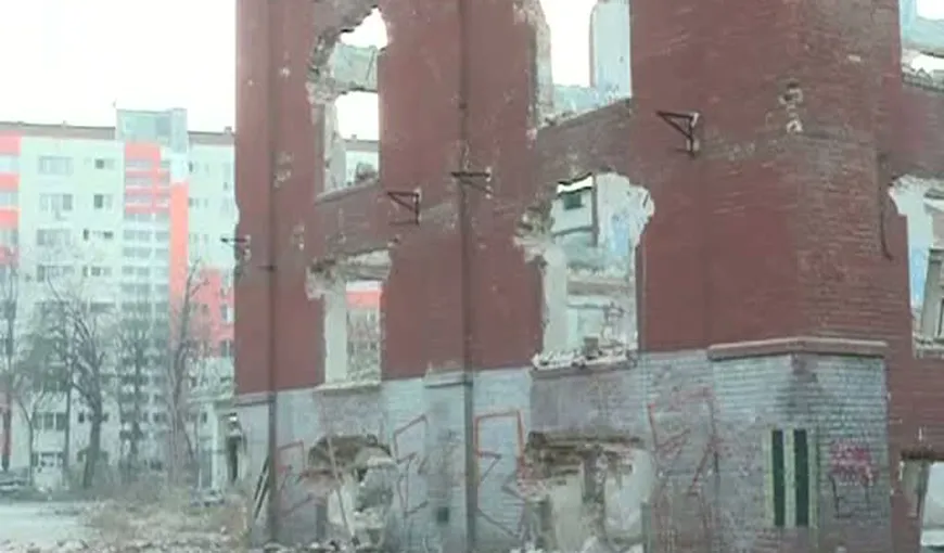 Acoperişul şi peretele unei clădiri istorice din Capitală s-au prăbuşit VIDEO