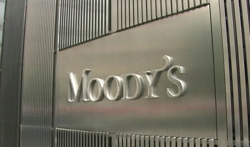 Moody’s se pregăteşte să taie ratingurile BCR şi Raiffeisen