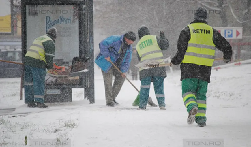 Amenzi de peste 90.000 de lei pentru bucureştenii care nu au curăţat zăpada de pe trotuare