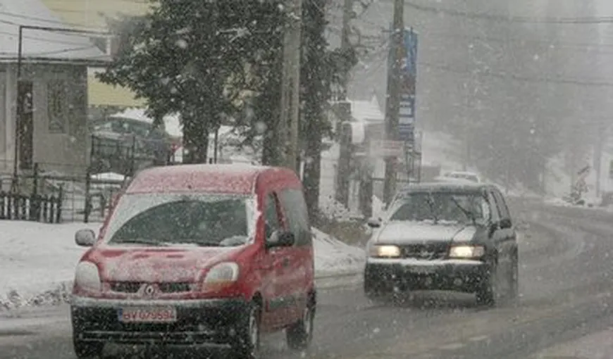 Atenţie şoferi! Poliţia recomandă să se circule cu prudenţă în zona montană, unde ninge viscolit