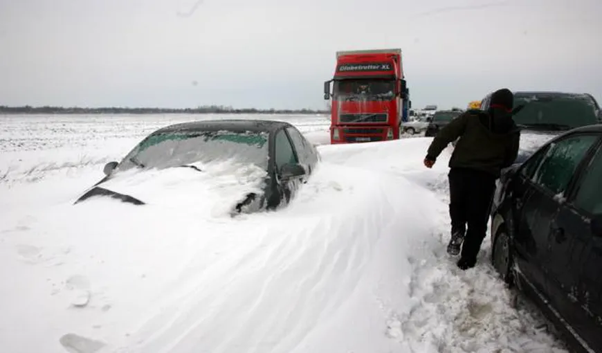 Probleme cu utilajele de deszăpezire şi drumuri blocate în Vrancea