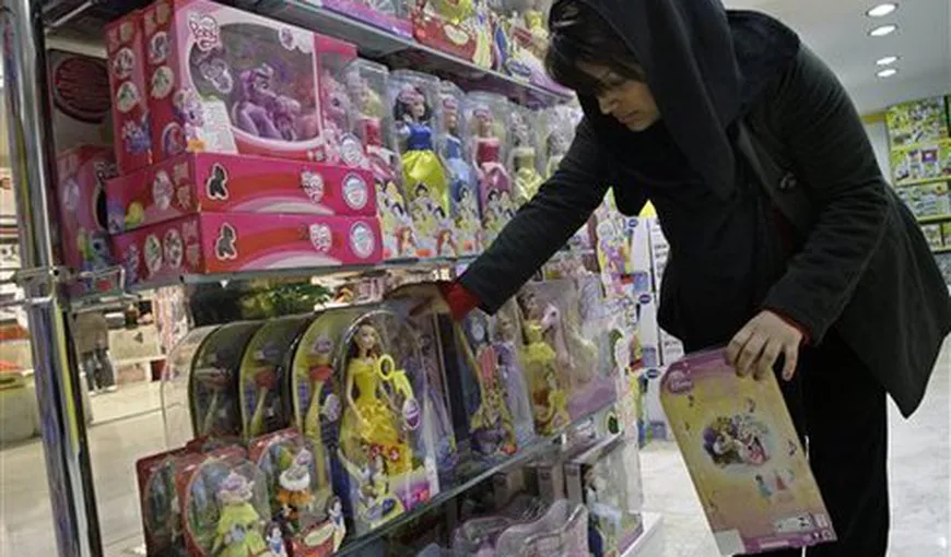 Iranul interzice vânzarea păpuşilor Barbie, „simbolurile imoralităţii occidentale”