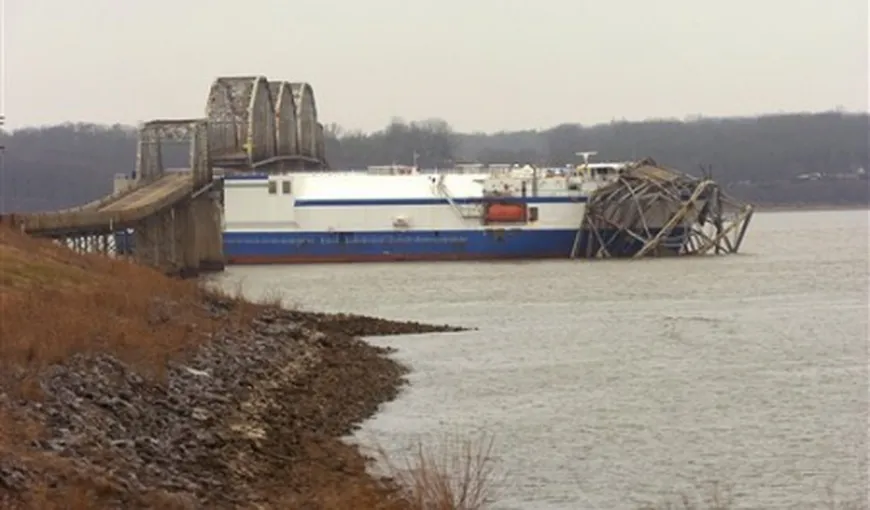 Pod rupt în două de un cargo în Statele Unite VIDEO