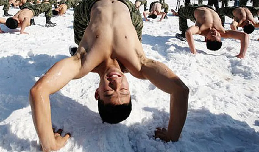 Antrenament extrem, în zăpadă şi apă îngheţată, pentru soldaţii coreeni – VIDEO