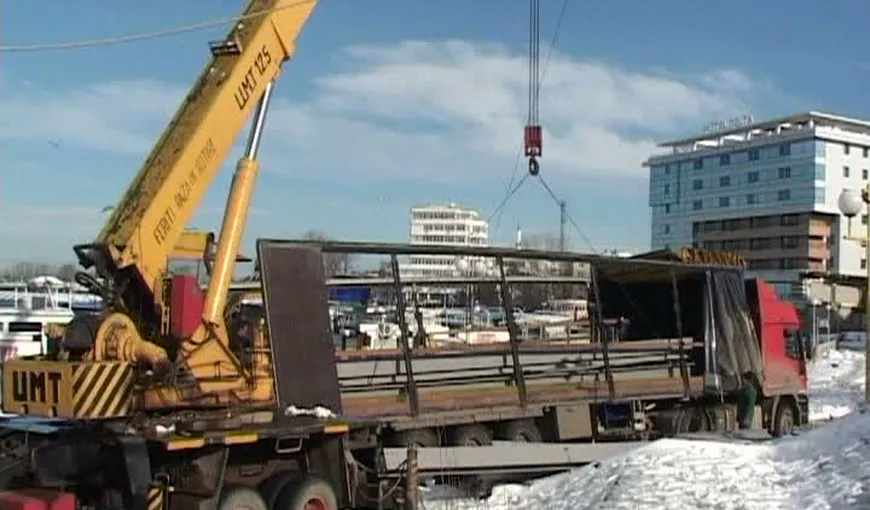 Tir cu 40 de tone încărcătură, răsturnat aproape de malul Dunării VIDEO
