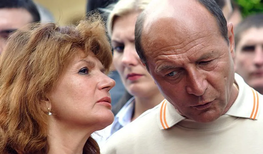 Maria Băsescu, îndemnată să-l convingă pe preşedinte să demisioneze VIDEO