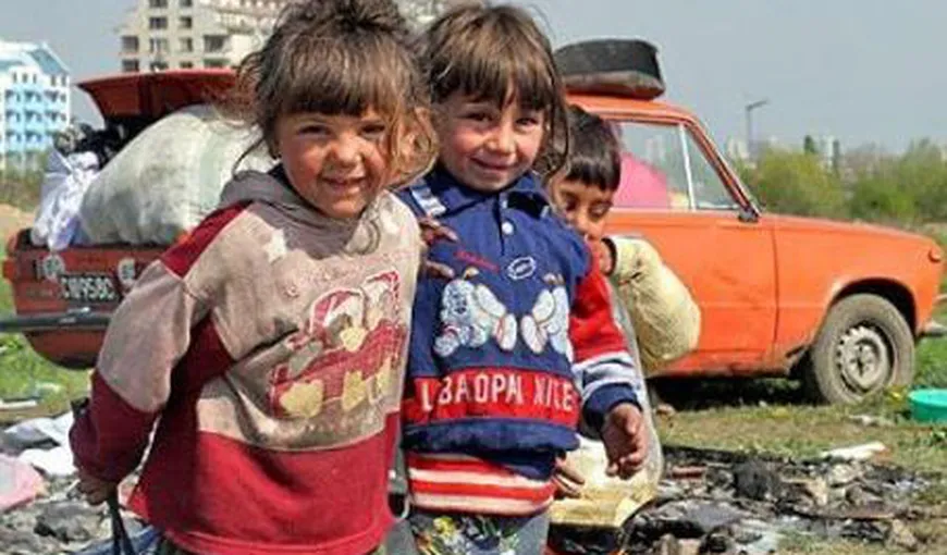 Copiii romi din oraşele româneşti trăiesc în izolare şi nu au acces la serviciile de bază