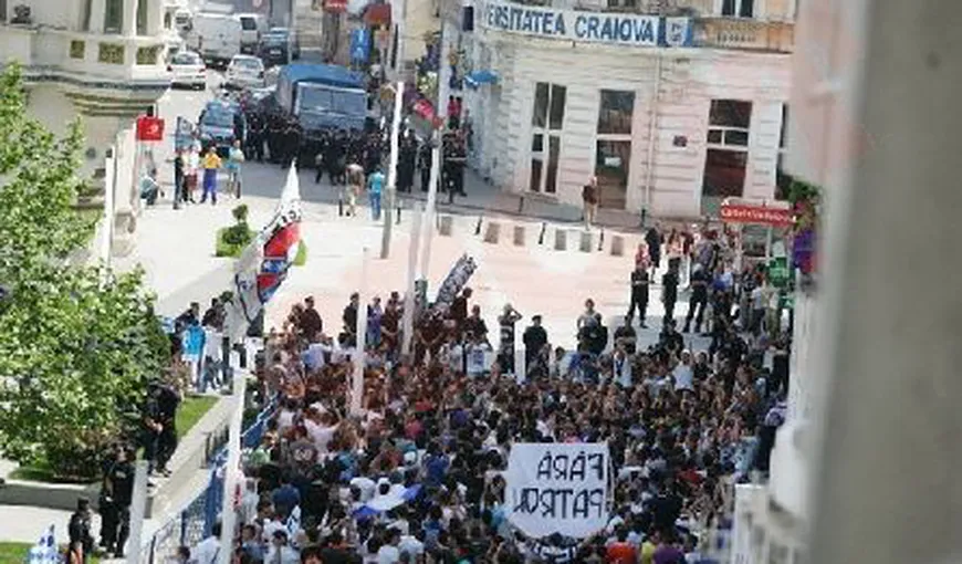 Suporterii Universităţii Craiova vor protesta la Bucureşti pe 24 martie
