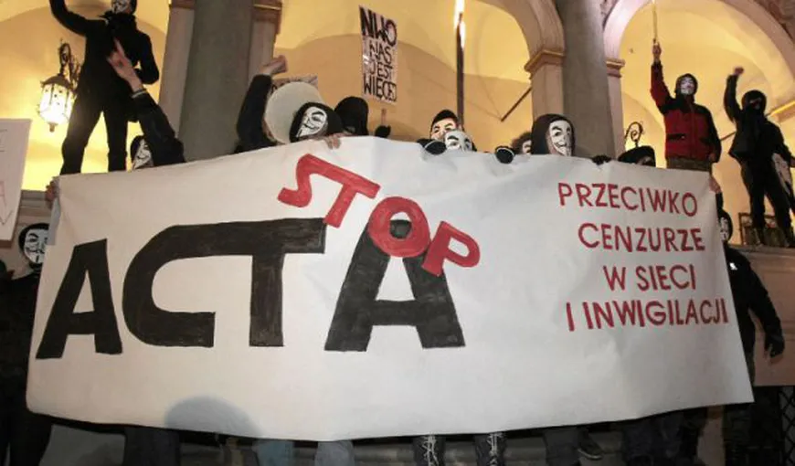 Polonia îngheaţă ratificarea acordului ACTA