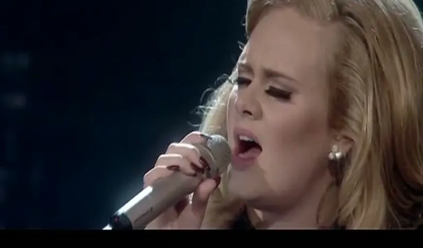 Adele revine pe scenă după ce a suferit o operaţie la coardele vocale VIDEO