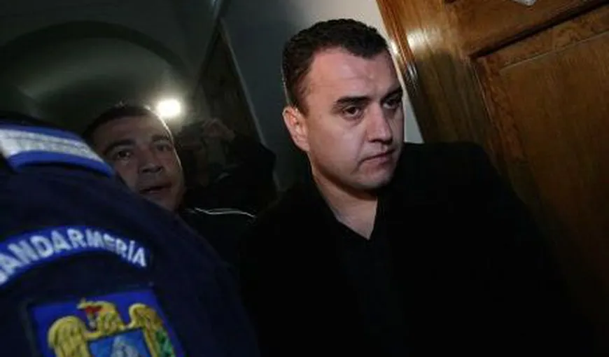 Ucigaşul cu Ferrari se joacă cu justiţia din Craiova