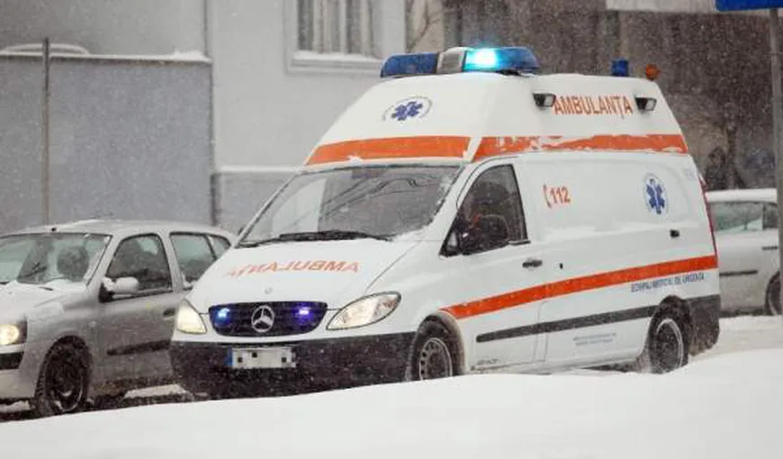 Trei ambulanţe au rămas înzăpezite în judeţul Timiş