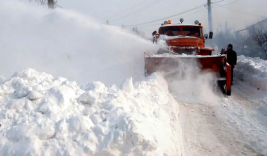 Traficul pe DN 7 între Brezoi şi Călimăneşti, oprit pentru dinamitarea zăpezii de pe versanţi