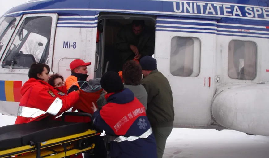 După 28 de ore de aşteptare, o gravidă din Buzău a fost preluată de un elicopter VIDEO