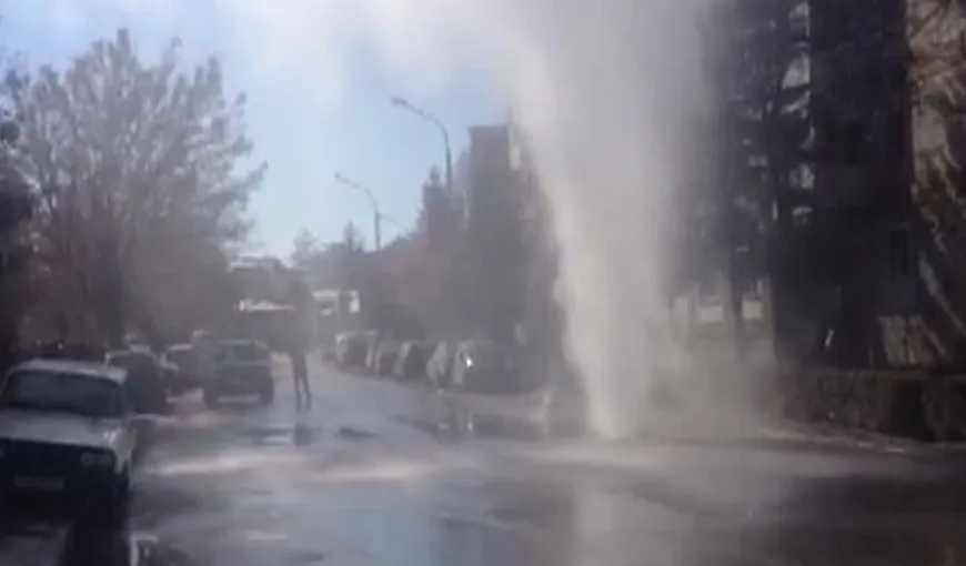 O avarie la o conductă a lăsat 6.000 de piteşteni fără apă caldă şi căldură VIDEO